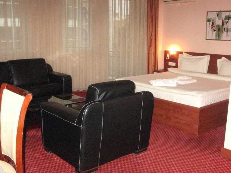 Hotel Royal Pristina Kültér fotó